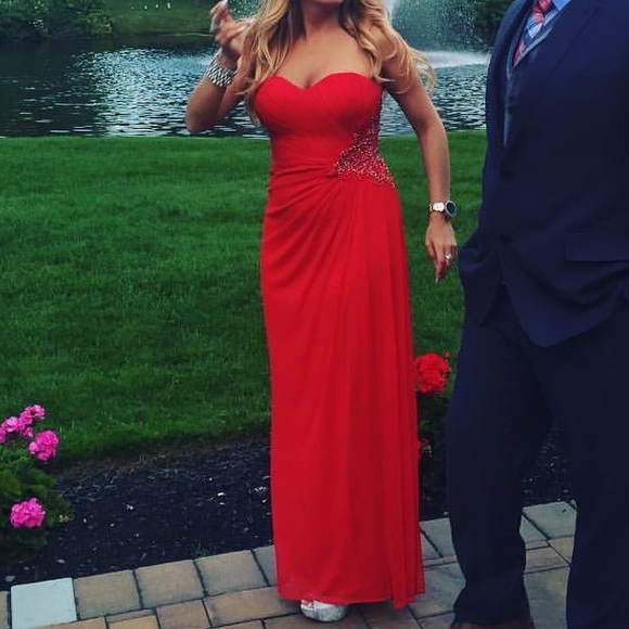 Lady in red ❤️ - Picture 7 of 7